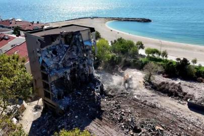 İstanbul'un 67 yıllık simge oteli yıkıldı