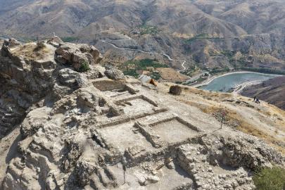 Palu Kalesi'nde yapılan kazı çalışmalarında önemli bulgulara ulaşıldı