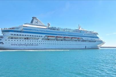 Astoria Grande kruvaziyeri Alanya Limanı'na demirledi