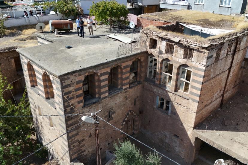 Diyarbakır'da Beyler Konağı, asırlardır varlığını koruyor
