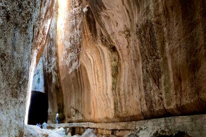 Hatay'da bin esirin yaptığı Titus Tüneli ile Beşikli Mağara ziyaretçilerin ilgisini çekiyor