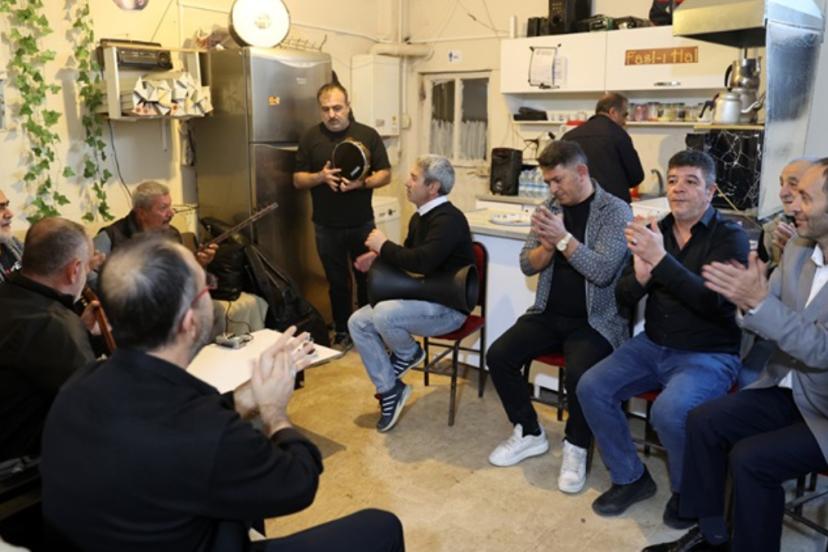 Sivas’ta “Müzisyenler Kahvesi” gönüllere dokunuyor