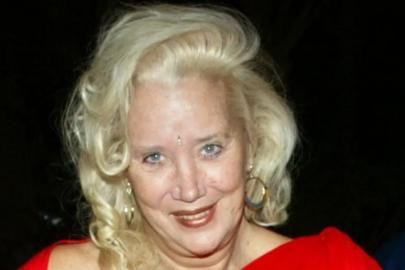 Altın Küre ödüllü oyuncu Sally Kirkland, yaşamını yitirdi