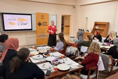 Balıkesir Gastronomi Akademisi&apos;nde &quot;Karanfilli Bayram Ekmeği&quot; Coşkusu