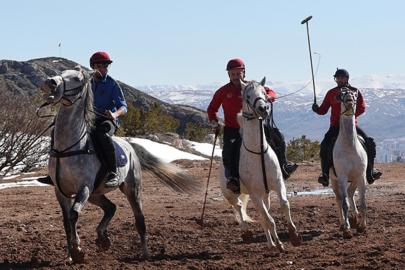 Binlerce yıllık atlı oyun çevgan, Sivas’ta yeniden hayat buldu