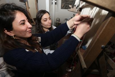 Coğrafi işaretli Kars halısı kadınların ilmekleriyle yeniden hayat buluyor