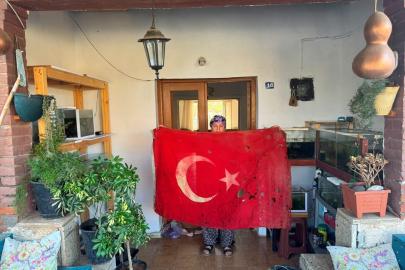 36 yıllık emanet. Kıbrıs Barış Harekâtı'nda kullanılan bayrak Türkiye’ye getiriliyor