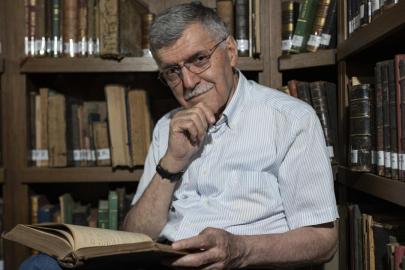 Yazar Ali Haydar Haksal vefat etti